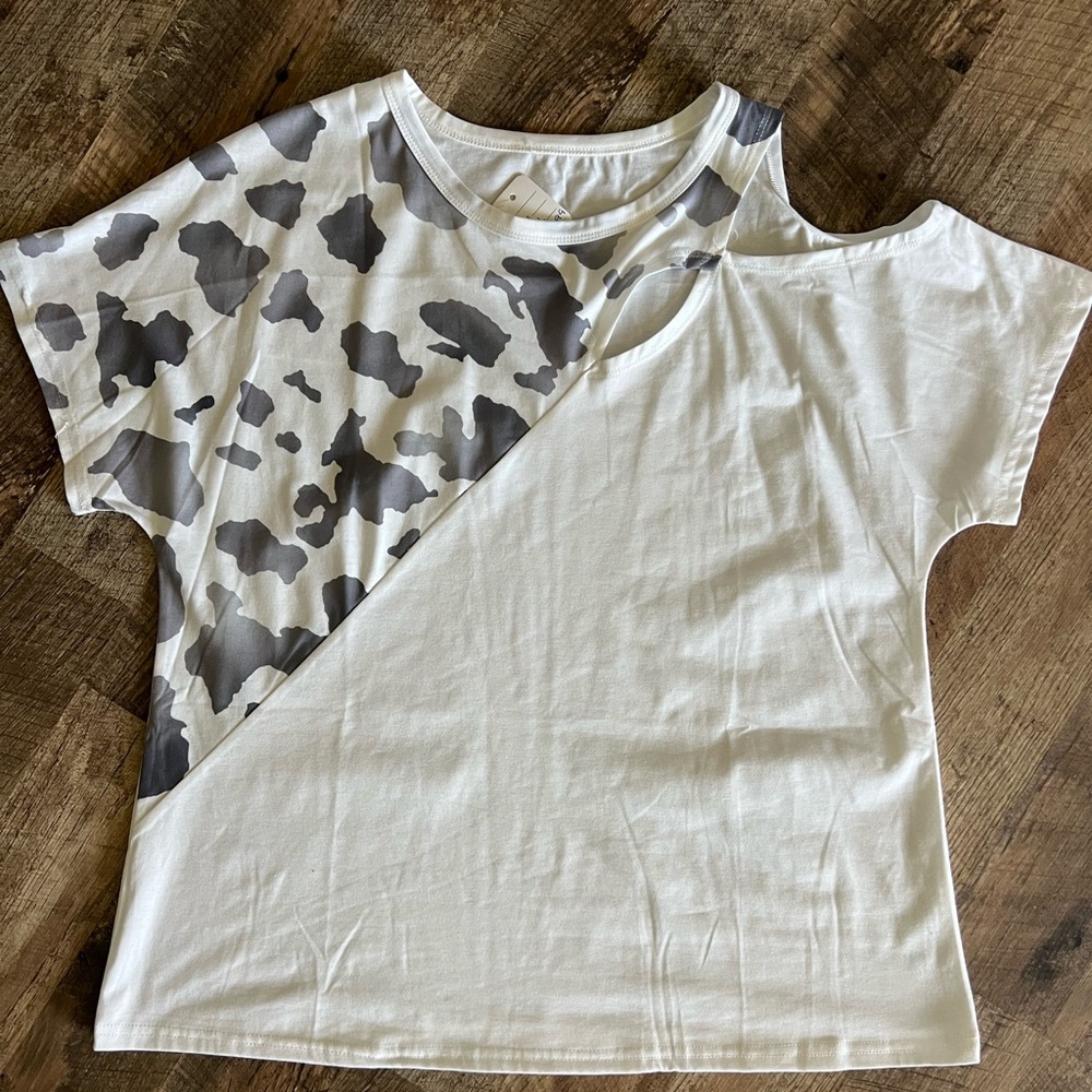 Boutique White and Gray Animal Print Tee